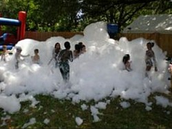 CRAZY FOAM PARTY MACHINE! SAFE AND HYPOALLERGENIC COMES w/ FOAM SOLUTION FOR 1- 3 HOURS FOR $250 (EXTRA FOAM $50)