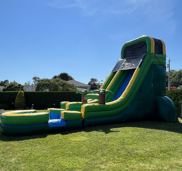 (22ft) 38’x18’x22’ -TROPICAL SCREAMER WATERSLIDE $450 FREE DELIVERY/SETUP UP TO 12 MILES (teens/adults only)