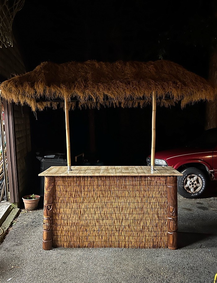 TIKI BAR !!!! 2’x 6’ x 8’ tall $200 COMBO PRICING AVAILABLE!